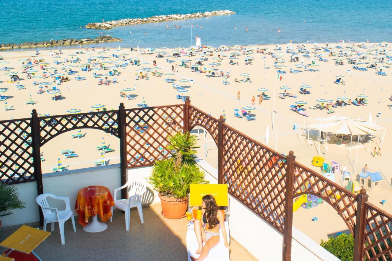 רימיני Hotel Driade Sul Mare מראה חיצוני תמונה